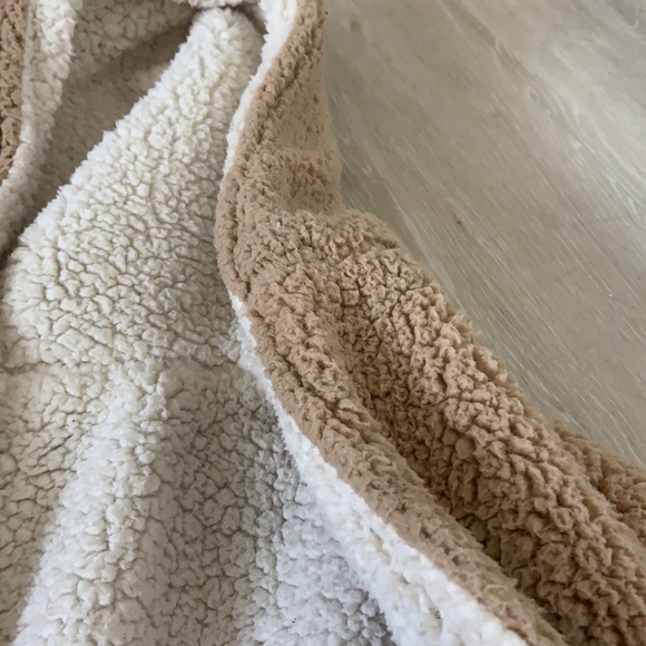 Oversize teddy bear jacket - Picture 2 of 2